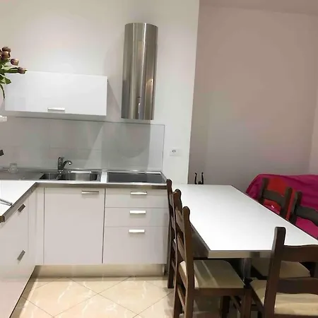 Lovely 3-bedroom With Free Parking * Golem (Tirana)