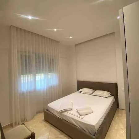 Lovely 3-bedroom With Free Parking Apartment *
