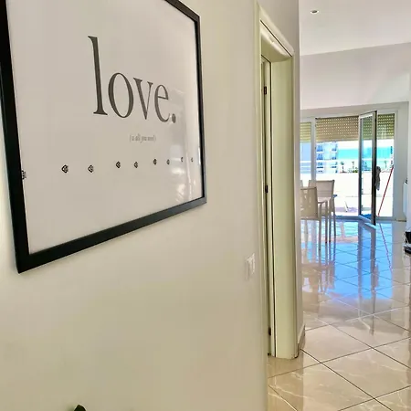 Lovely Rooftop Apartamento Golem (Tirana)