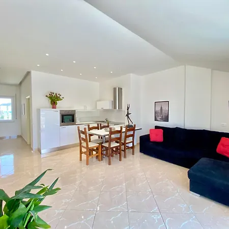 Διαμέρισμα Lovely 3-bedroom With Free Parking Golem (Tirana)