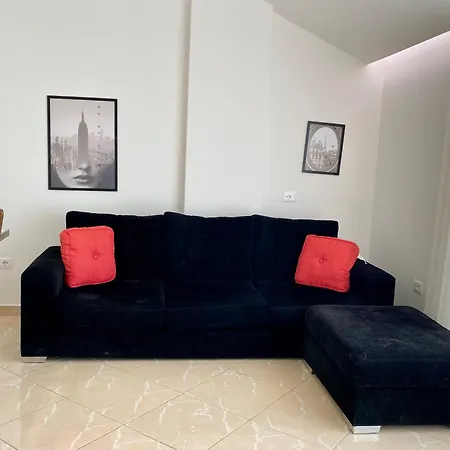 Lovely 3-bedroom With Free Parking Διαμέρισμα