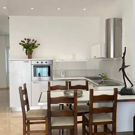 Διαμέρισμα Lovely Rooftop