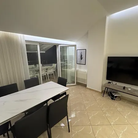 Lovely Rooftop Apartment *